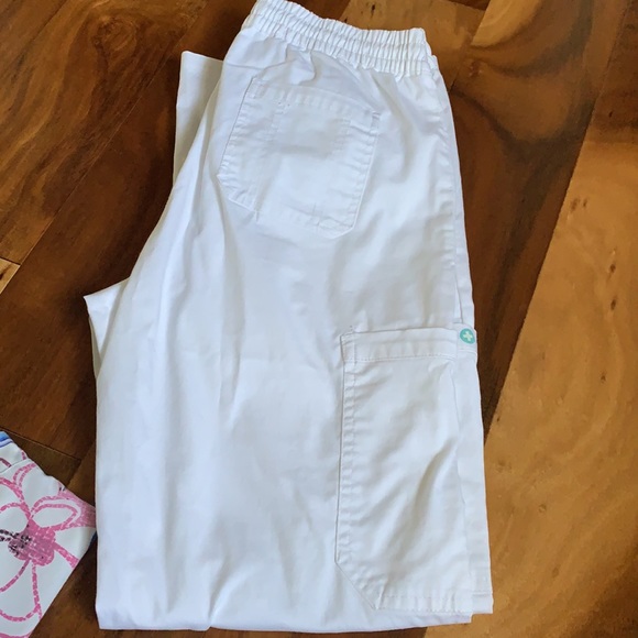 Bundle of pink scrubs - Picture 7 of 7